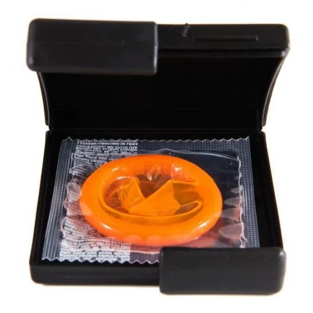 Кондомница из прочного пластика - черным цветом-0