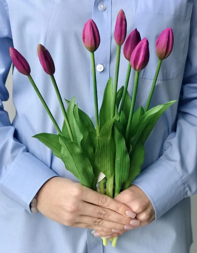 Штучні латексні тюльпани фіолетові, букет з 7 закритих бутонів Real Touch