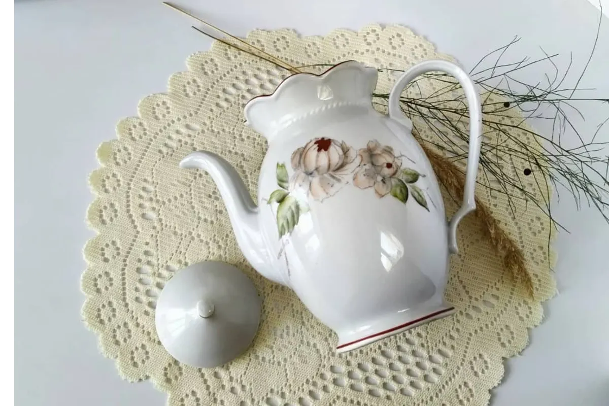 Фарфоровий чайник