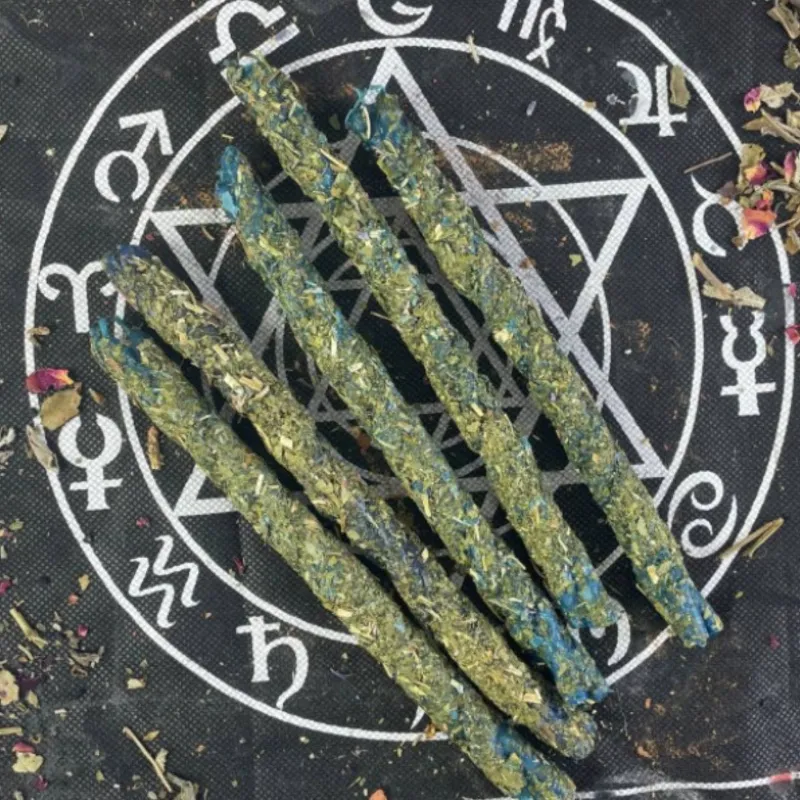 Свічка-скрутка на карʼєрне зростання-0