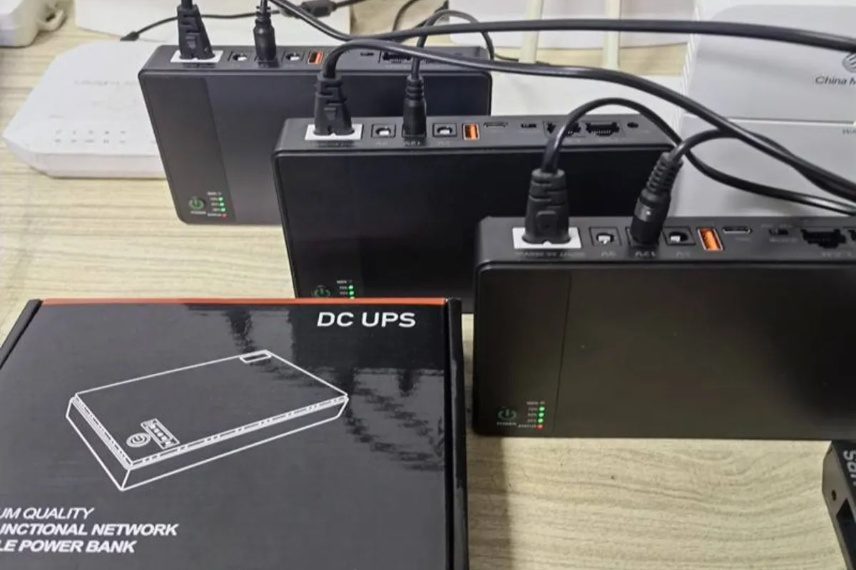 УМБ Повербанк універсальний для роутера DC1018P , модему  (УПС, ДБЖ, 1800mAh*4~2600mAh*4, LED індикатори, USB, DC 9-12V )-0