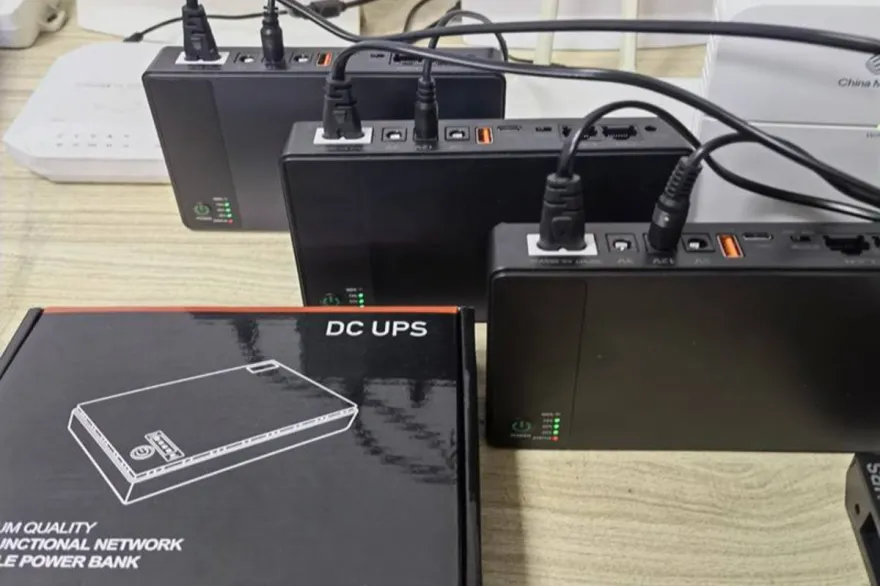 УМБ Повербанк універсальний для роутера DC1018P , модему  (УПС, ДБЖ, 1800mAh*4~2600mAh*4, LED індикатори, USB, DC 9-12V )