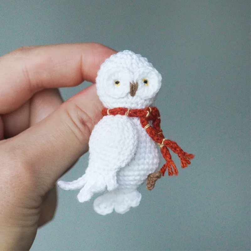 Crochet brooch owl pattern