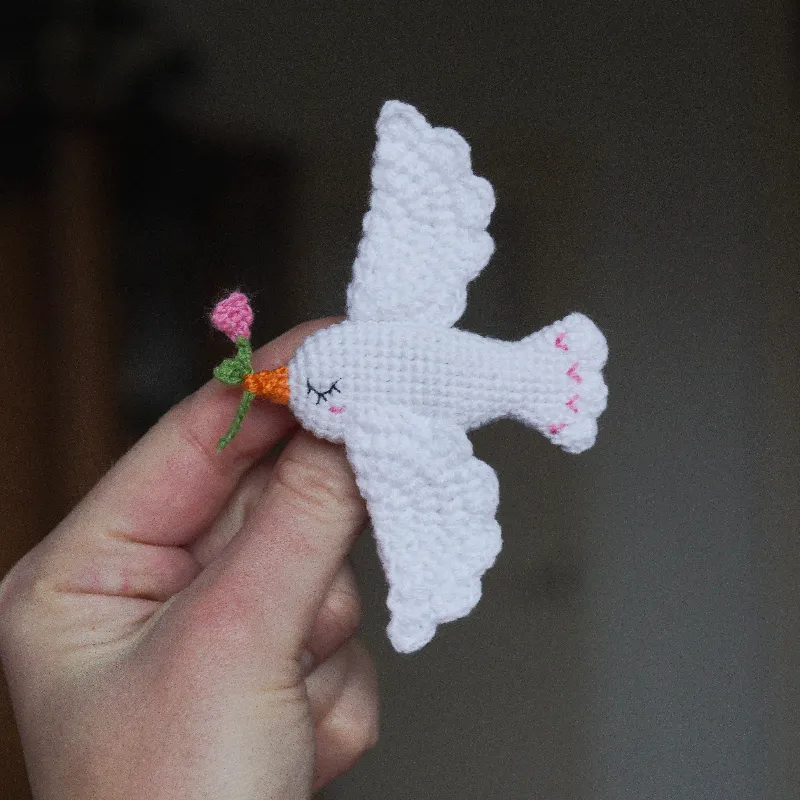 Crochet brooch bird pattern