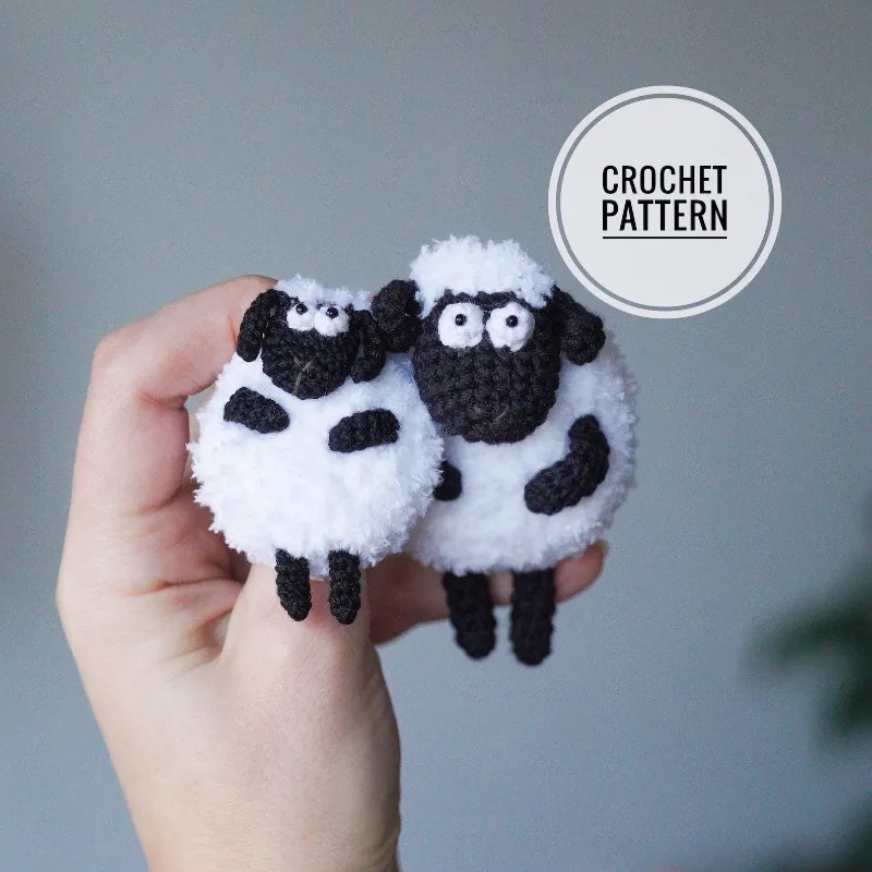 Crochet sheep brooch or toy pattern