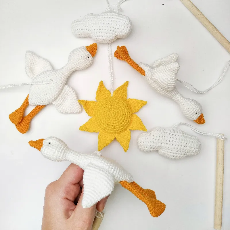 Crochet pattern goose for mobile